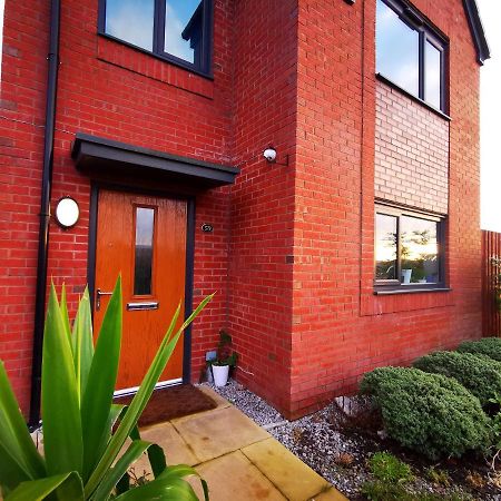 The Lawnswood - Central Manchester Holiday Home With Free Parking Экстерьер фото