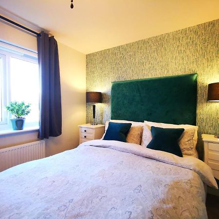 The Lawnswood - Central Manchester Holiday Home With Free Parking Экстерьер фото