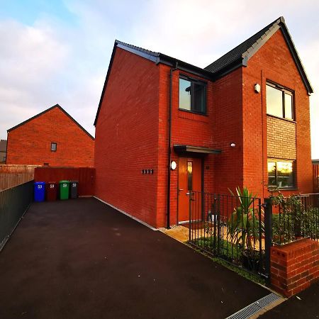 The Lawnswood - Central Manchester Holiday Home With Free Parking Экстерьер фото