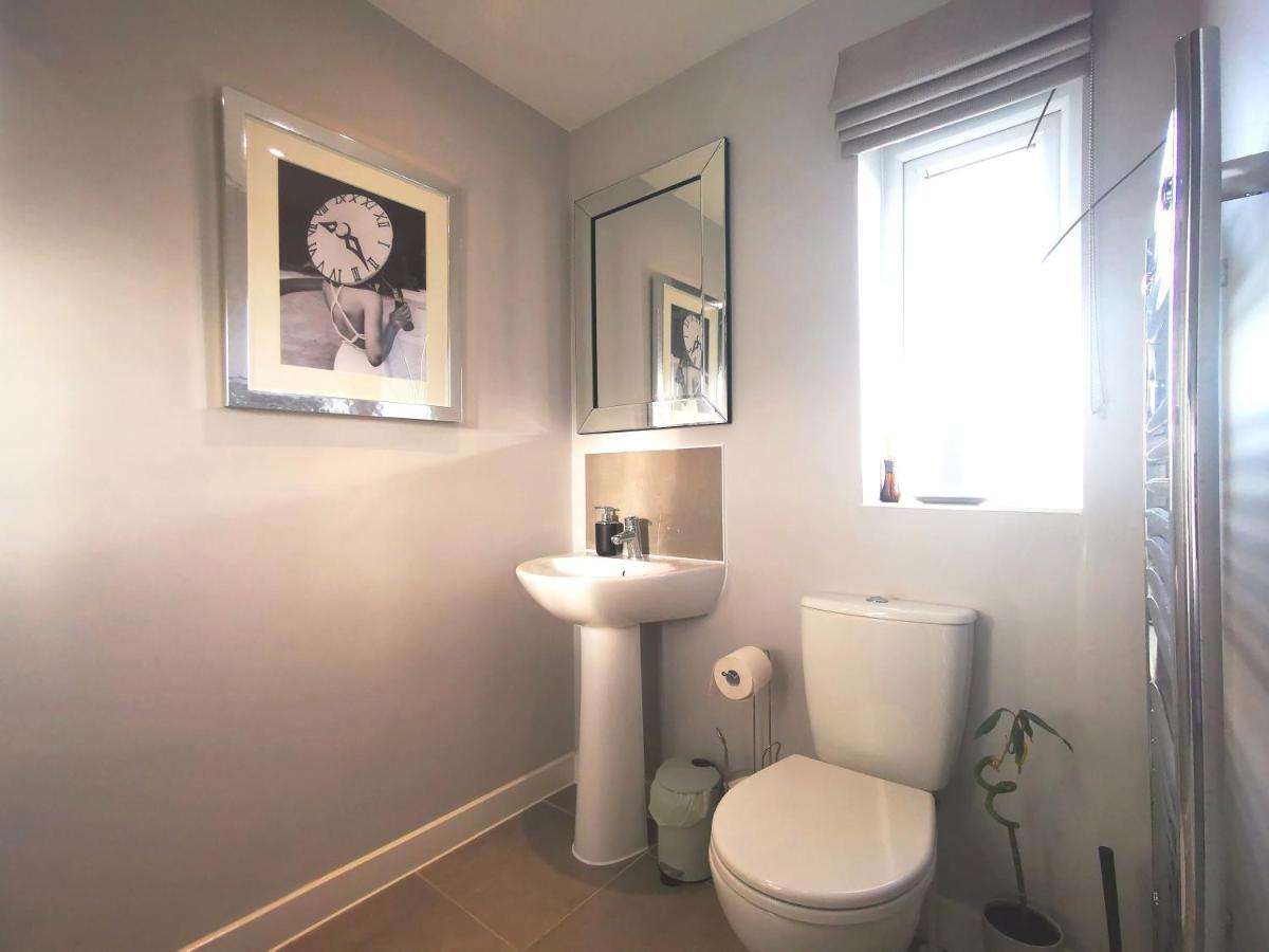 The Lawnswood - Central Manchester Holiday Home With Free Parking Экстерьер фото