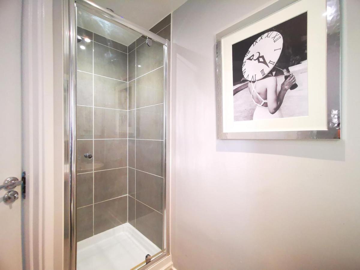 The Lawnswood - Central Manchester Holiday Home With Free Parking Экстерьер фото