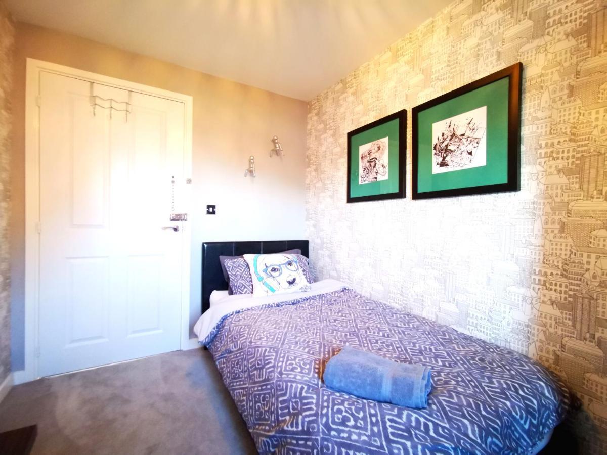 The Lawnswood - Central Manchester Holiday Home With Free Parking Экстерьер фото