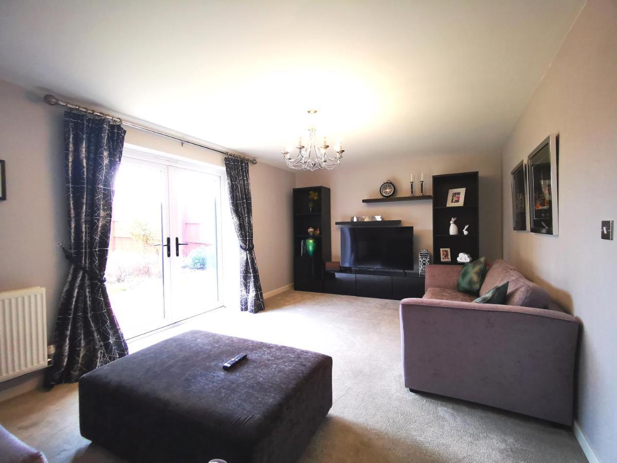 The Lawnswood - Central Manchester Holiday Home With Free Parking Экстерьер фото