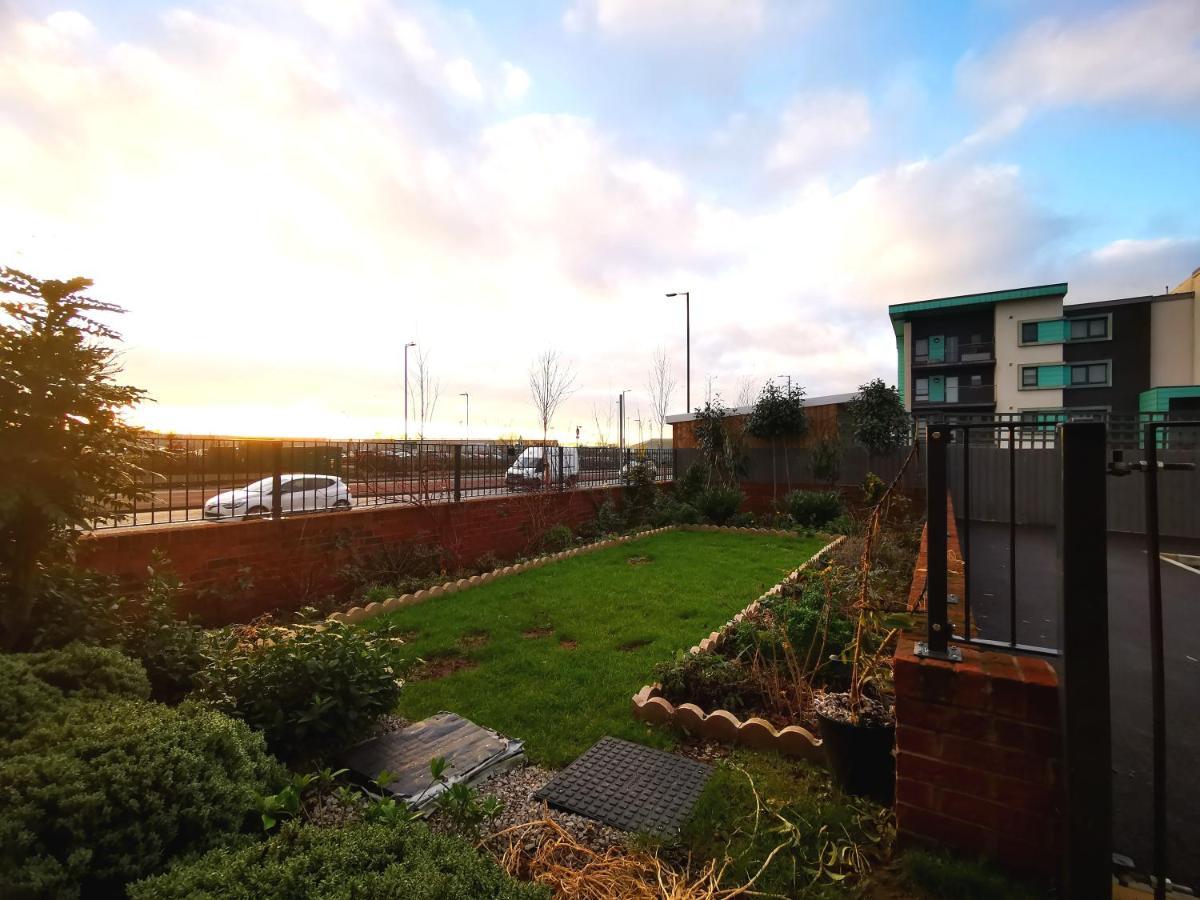 The Lawnswood - Central Manchester Holiday Home With Free Parking Экстерьер фото